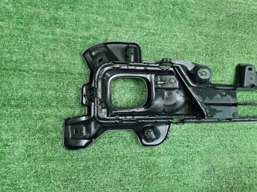 Накладка ПТФ левая Toyota Land Cruiser 200 (15-21)