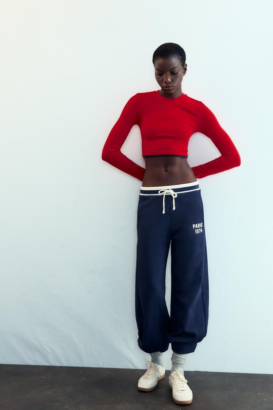 ZARA УКОРОЧЕННАЯ ФУТБОЛКА С ДВОЙНЫМ ЭФФЕКТОМ, КРАСНЫЙ