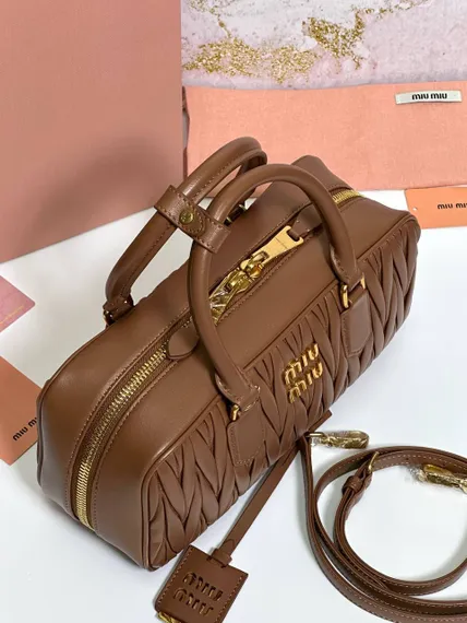 Сумка MIU MIU Arcadie matelassé из кожи наппа, коричневый