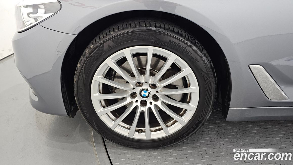 BMW 5 Series (G30) 520i Luxury (08.2019)