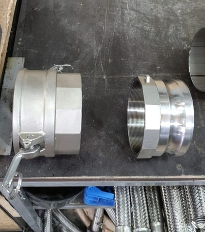 Металлорукав для битума с камлоком.