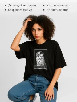 Футболка оверсайз с принтом и обрезной горловиной