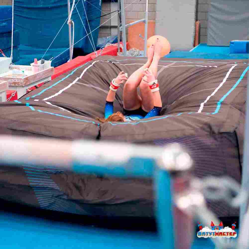 Надувная подушка «SoftLand» для приземлений и отработки трюков, 7,05×5,75×1,35 м