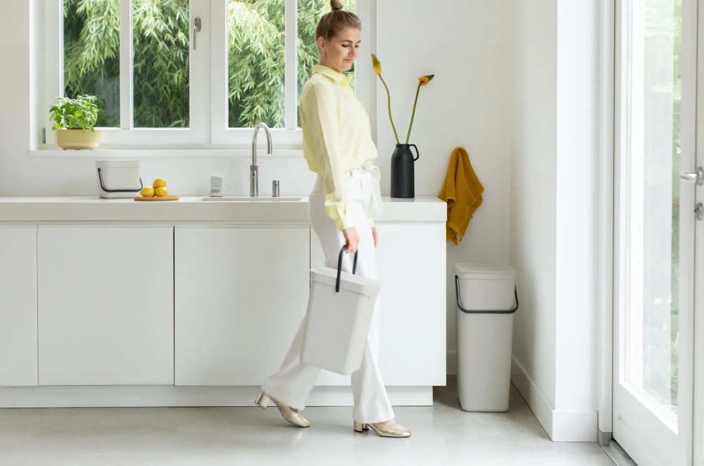Brabantia Контейнер для мусора Sort & Go 12л Светло-серый