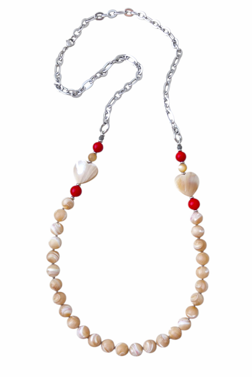 колье с перламутром и сердечками