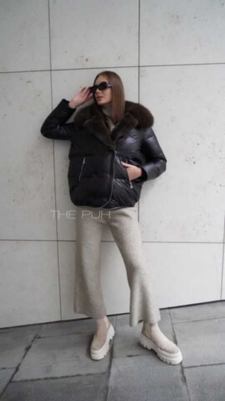 Черно-шоколадный двубортный пуховик с мехом