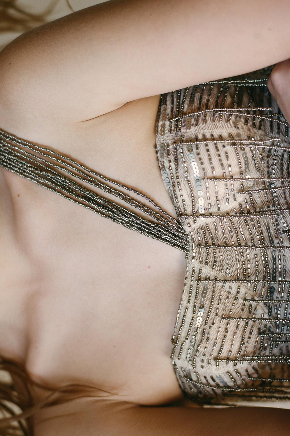 ZARA КОРСЕТ С ПАЙЕТКАМИ И БУСИНАМИ, СЕРЕБРИСТЫЙ