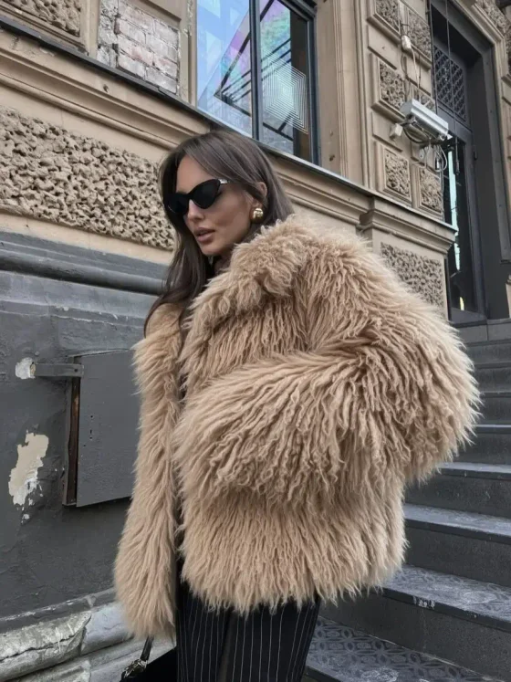 Шуба из ламы, Бежевая