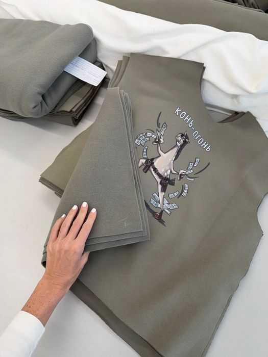 ХУДИ ЖЕНСКИЙ БРИНИТ ХАКИ КОНЬ-ОГОНЬ