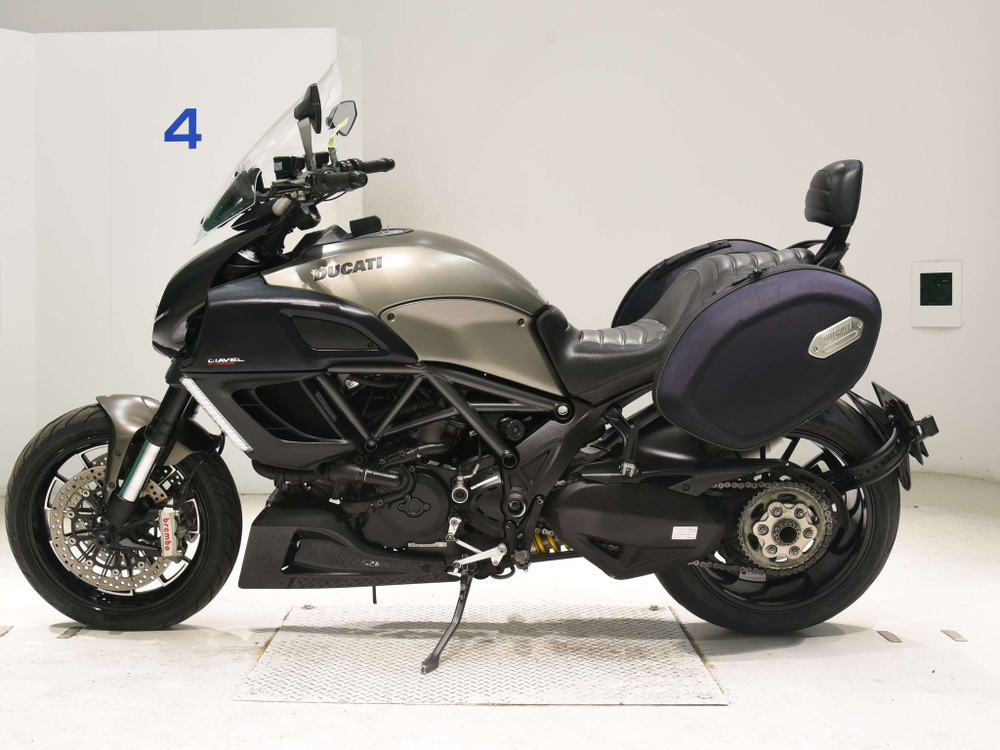 Ducati Diavel Strada