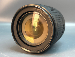 Nikon 18-105mm 3.5-5.6G ED присутствует царапина на передней линзе