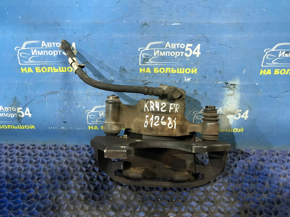 Суппорт тормозной передний правый TOYOTA TOWNACE NOAH 1996-2007