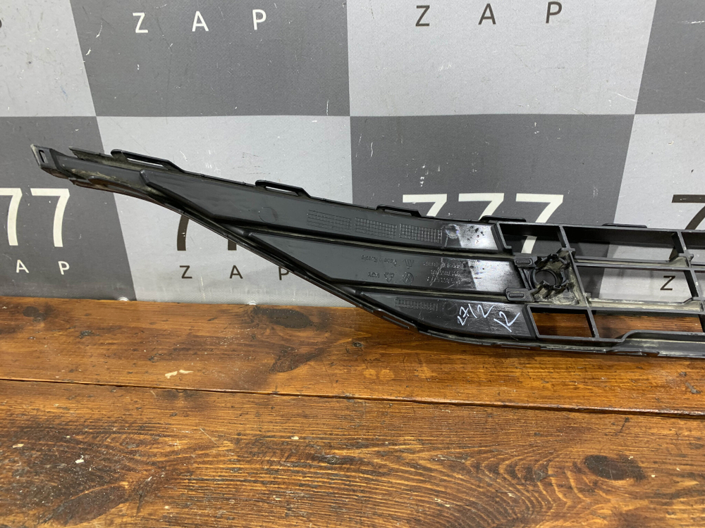 Решетка переднего бампера VW Polo 6 20-нв Б/У Оригинал 6N5853677A