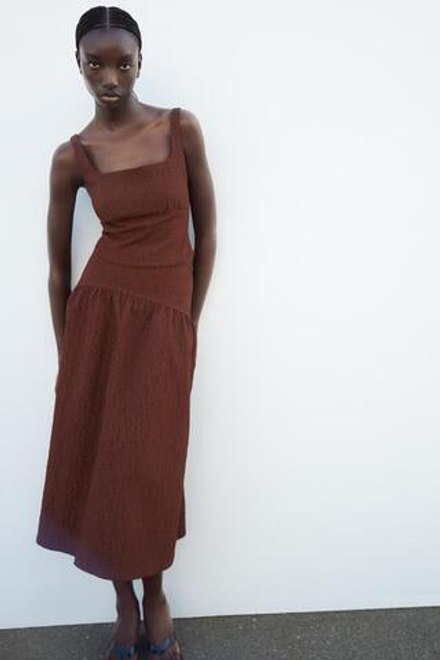 ZARA ЮБКА МИДИ ИЗ РЕЛЬЕФНОЙ ТКАНИ, БУРГУНДИ