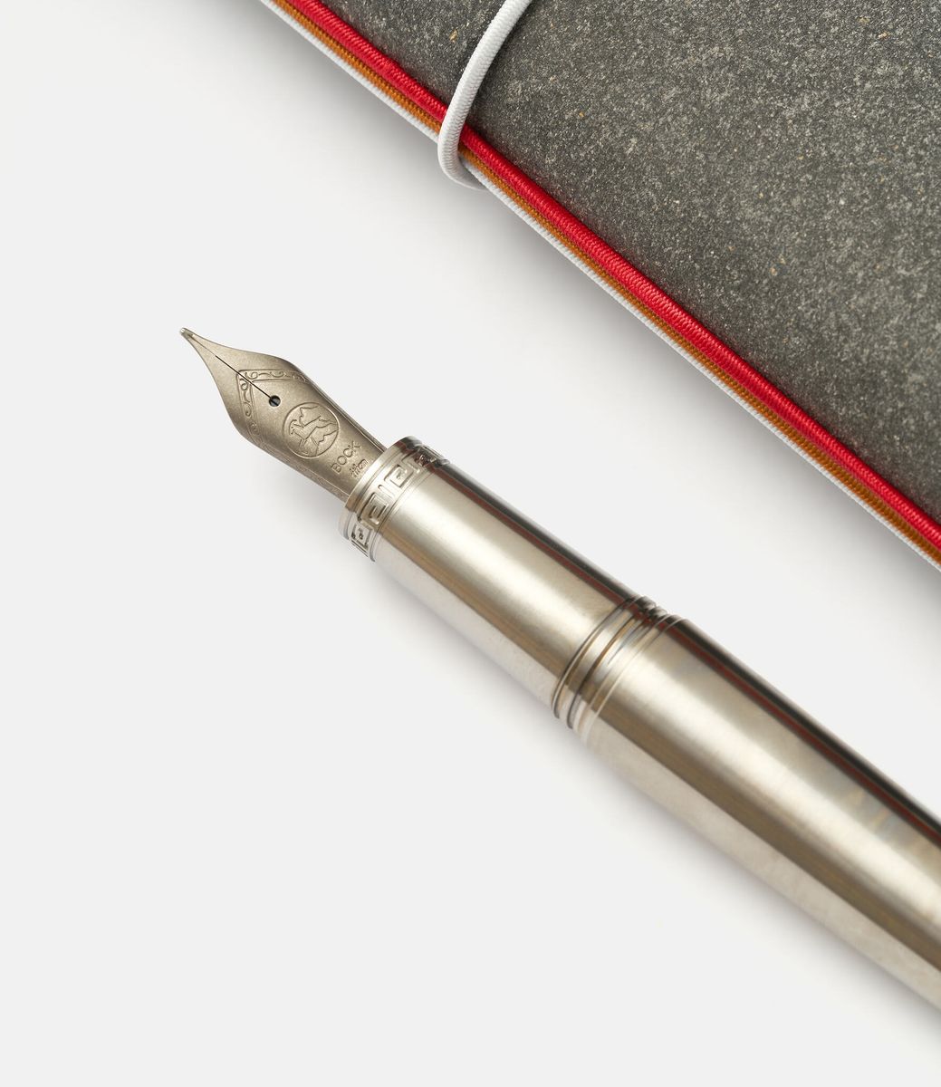 Ensso Italia Titanium Fountain Pen — перьевая ручка из титана