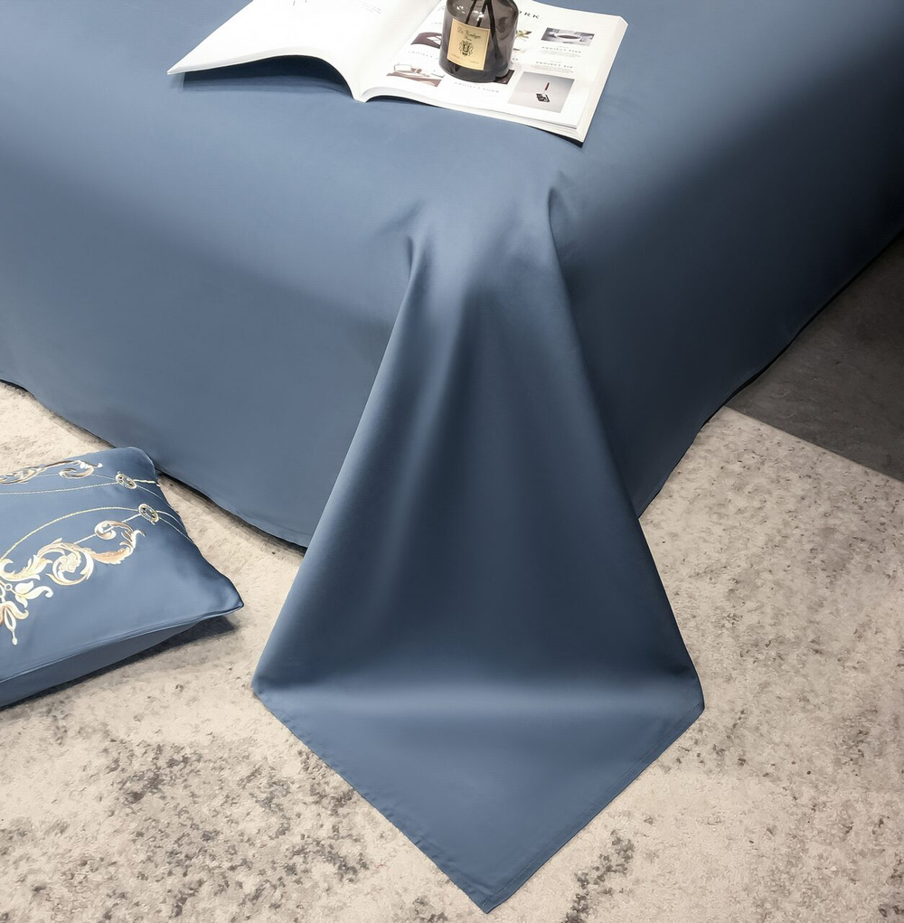 Постельное белье Сатин Гладкокрашеный Вышивка Делюкс на резинке DHCR005