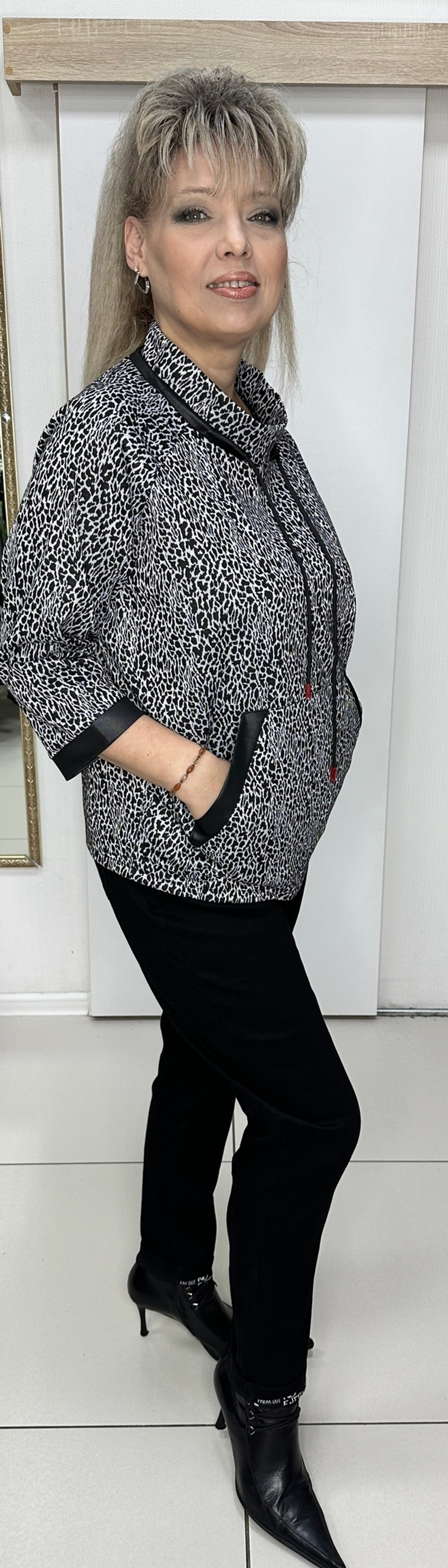 Пестрый блузон с кармашками на большие размеры