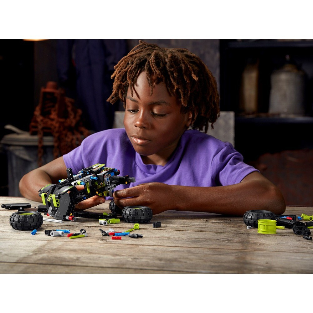LEGO Technic — Могильщик Monster Jam 42118 / артикул   42118  / GTIN 5702016890815