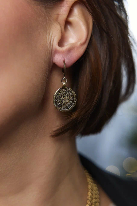 Серьги монеты этника на замке левербек, оттенок золото антик