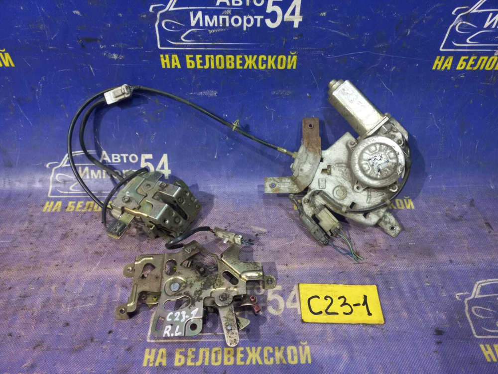 Замок двери задней левой NISSAN SERENA 1991