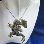 Брошь-кулон "Ящерица с бабочкой"