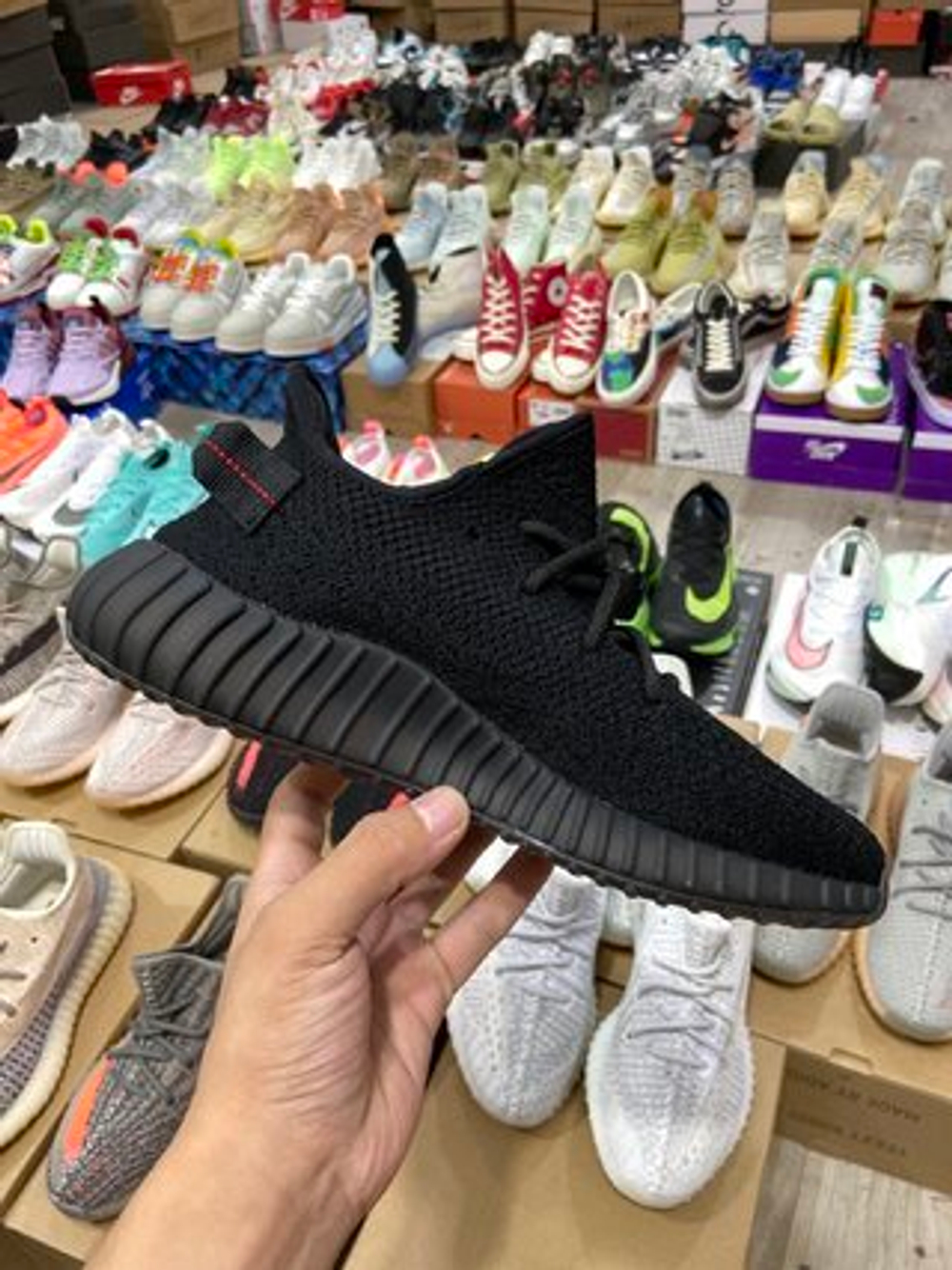 Купить в Москве кроссовки  adidas Yeezy Boost 350 V2