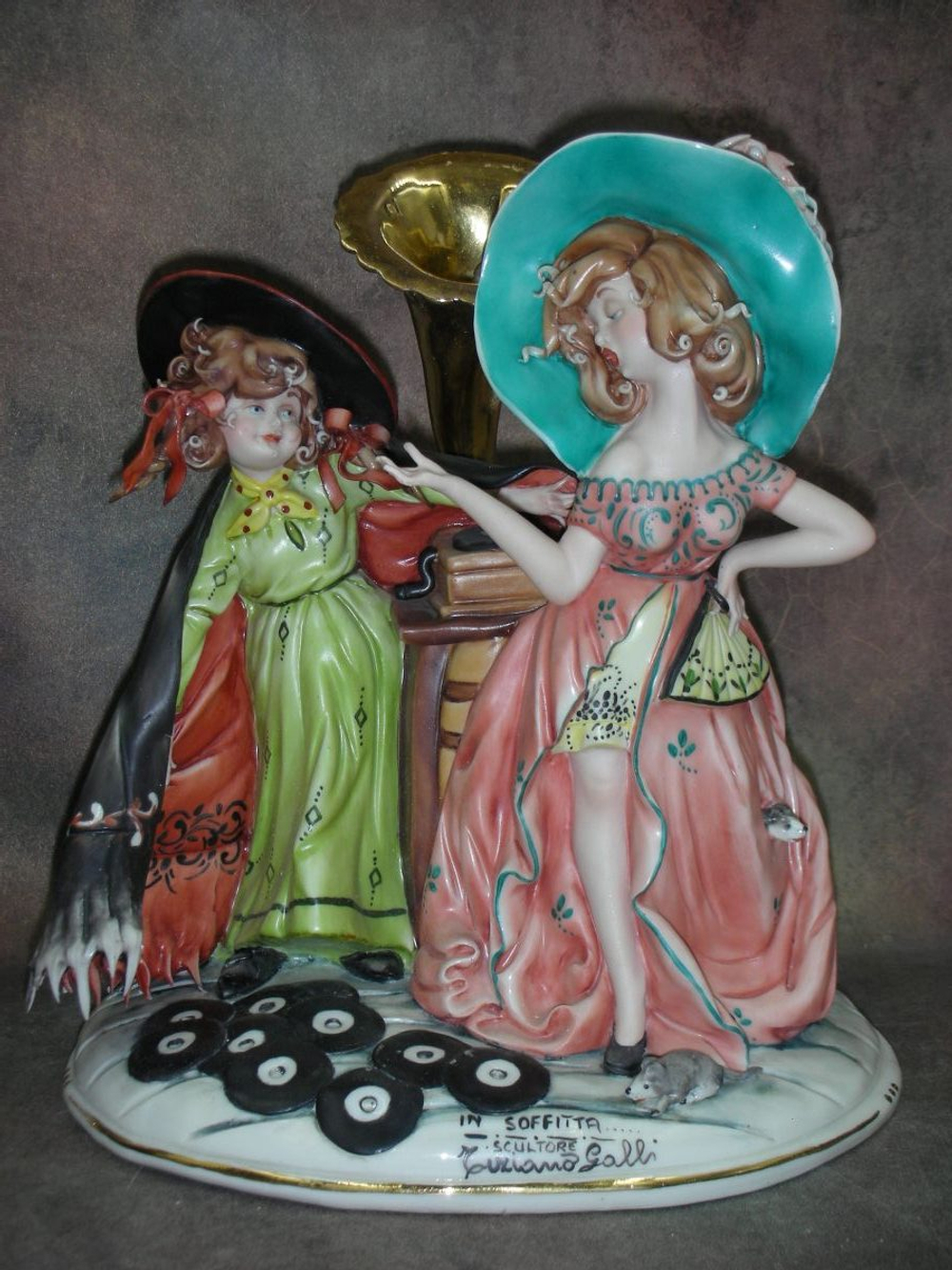 Статуэтка. Фарфор. На чердаке. Capodimonte. Италия