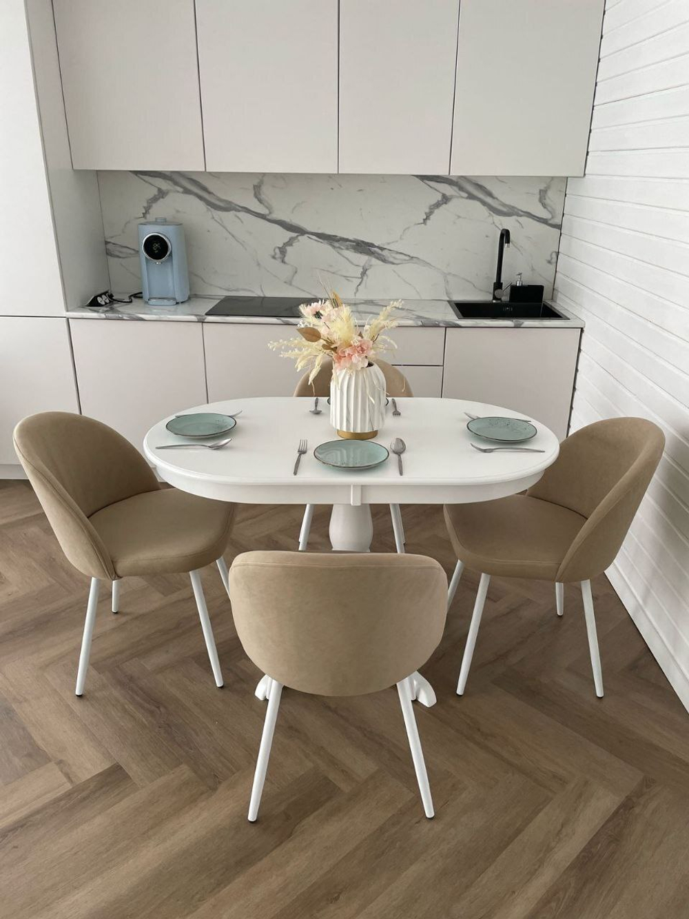 Кухонный нераздвижной стол "Консул" и 4 стула Элион