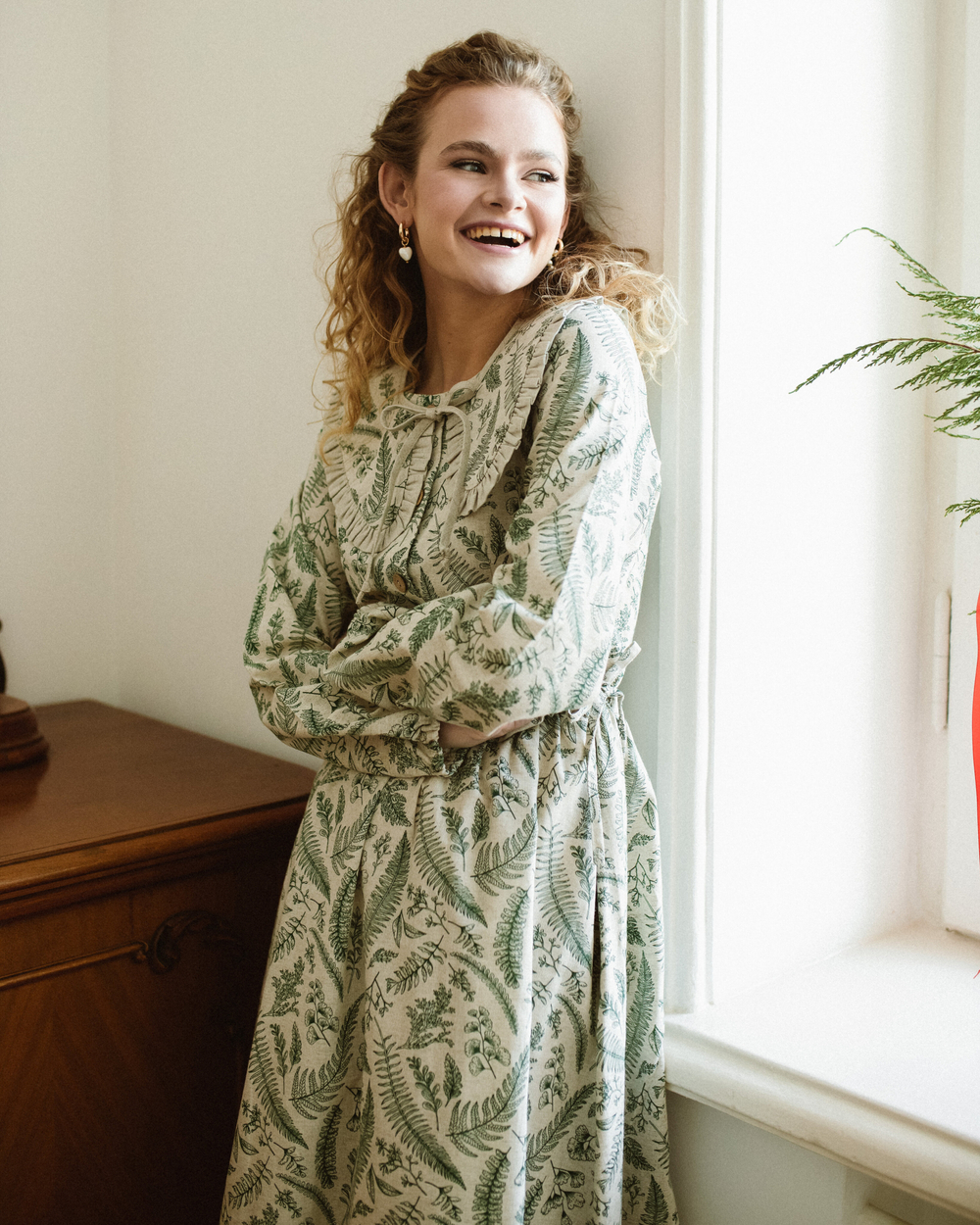 Платье с кружевом длинное