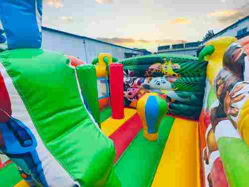 Коммерческий надувной батут «Сафари-экскурсия 3»,  4x3.5x2,5 м