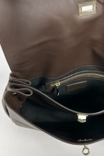 Женская сумка из натуральной кожи ягненка коричневого цвета