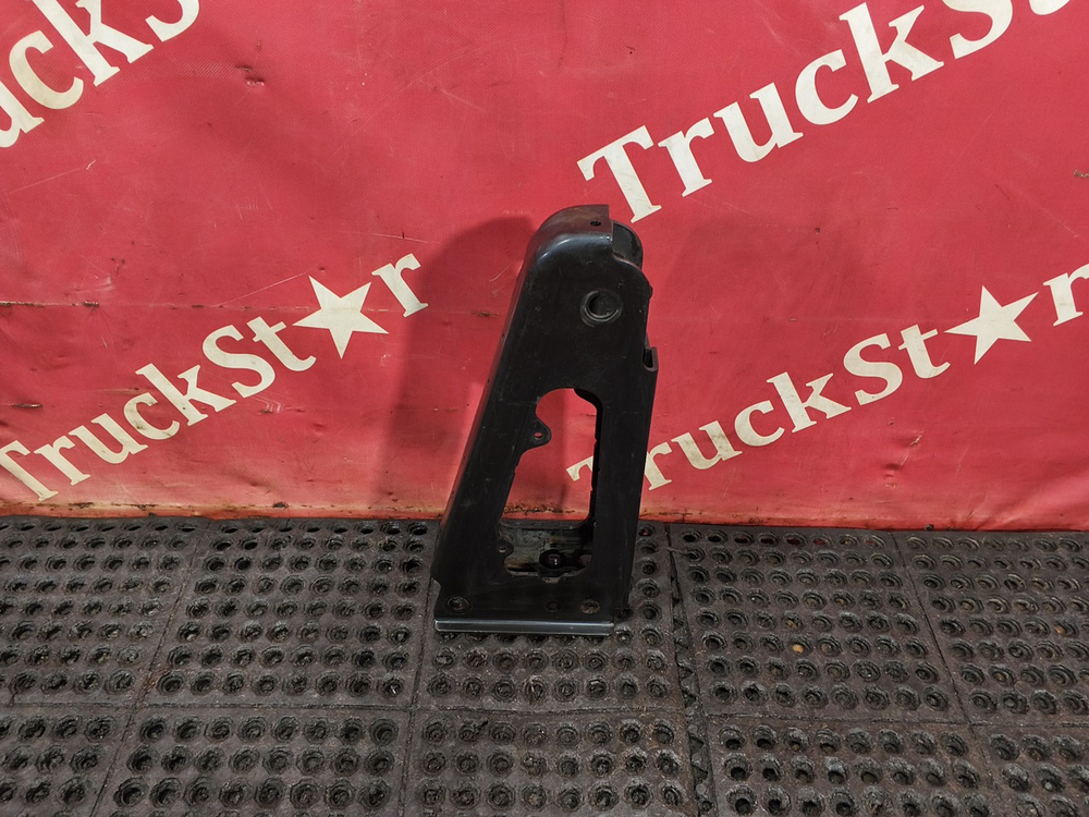 Кронштейн кабины левый 2019г