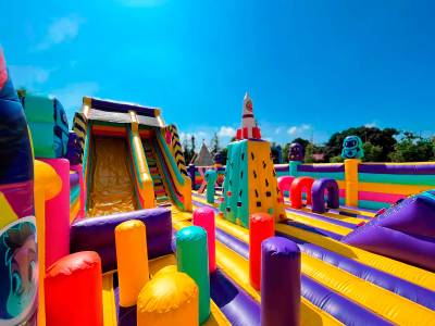 Коммерческий надувной батут «Космический калейдоскоп», размер 16*8,5*6 м