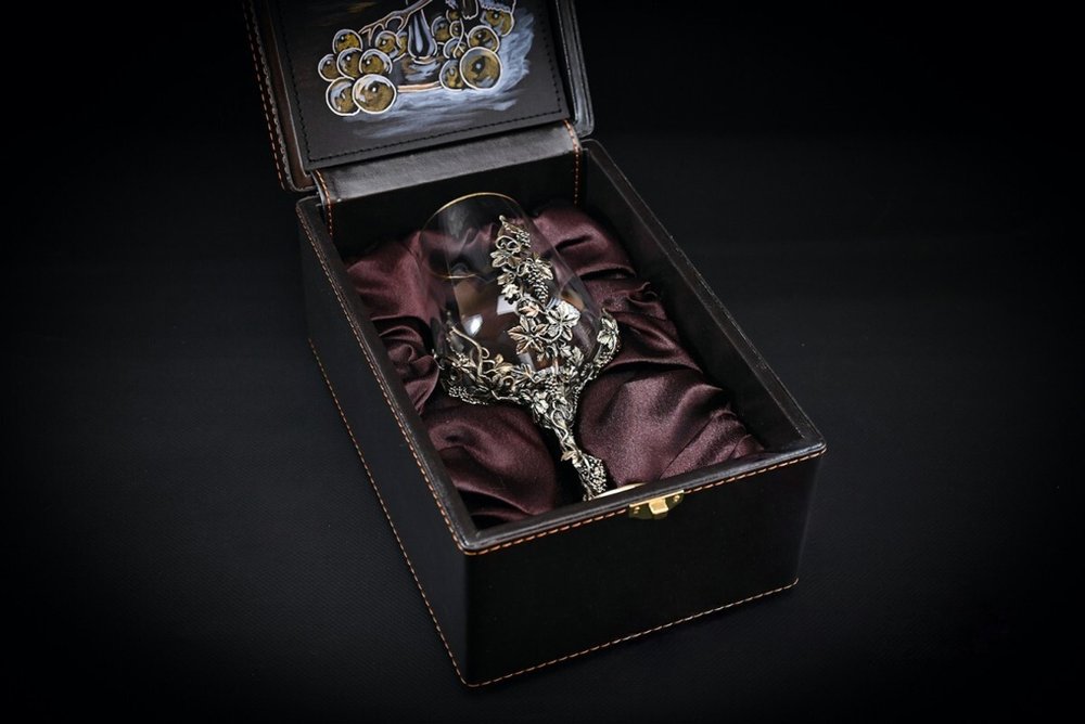 Бокал для вина «Виноград» в подарочном футляре с художественным оформлением