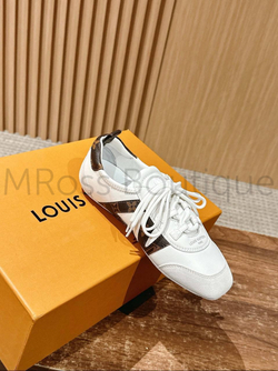 Женские кроссовки Louis Vuitton Sneakerina белого цвета с инициалами