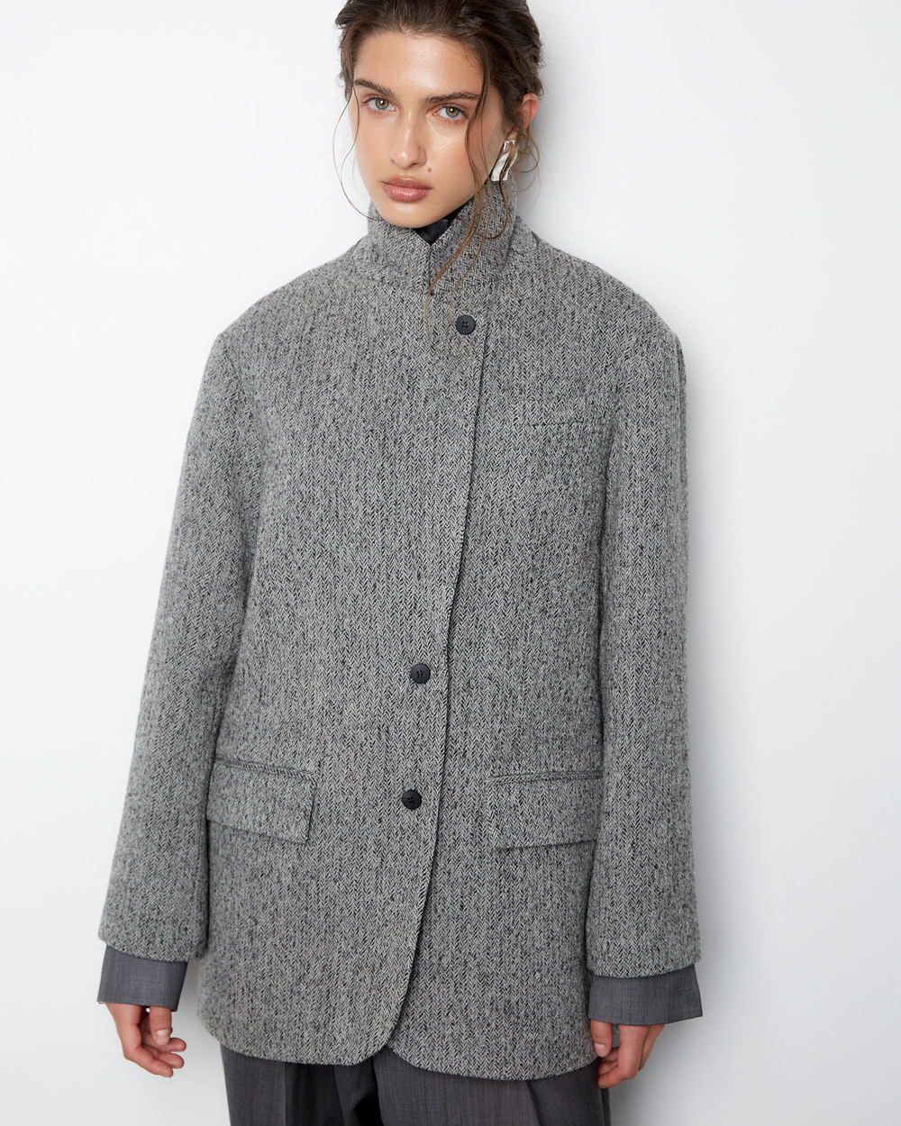 Пальто-жакет из шерсти елочка серый