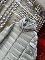 Пуховик Moncler