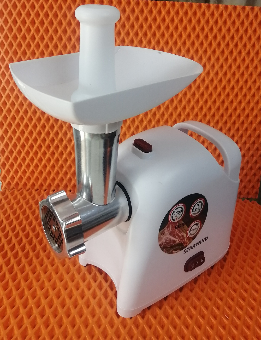 Мясорубка Starwind SMG3110