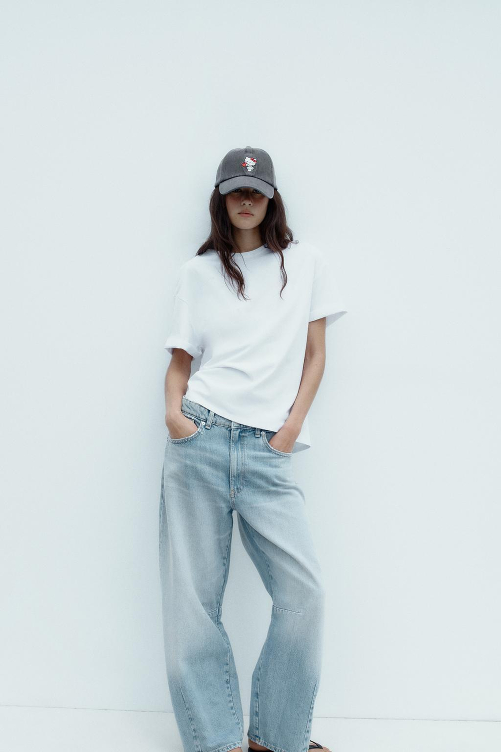 ZARA ДЖИНСОВАЯ КЕПКА HELLO KITTY © 2025 SANRIO, СЕРЫЙ