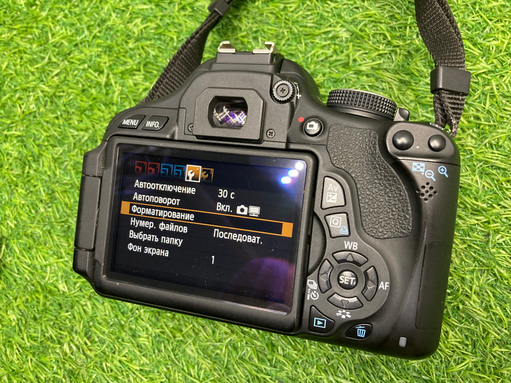 Canon 600D kit 18-55mm 3.5-5.6 IS ll 6.850 кадров