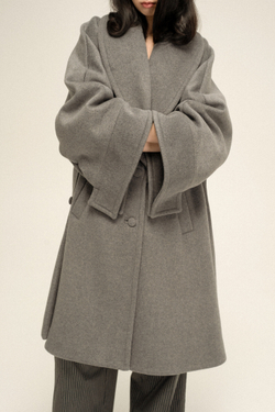 Пальто-кейп сложного кроя