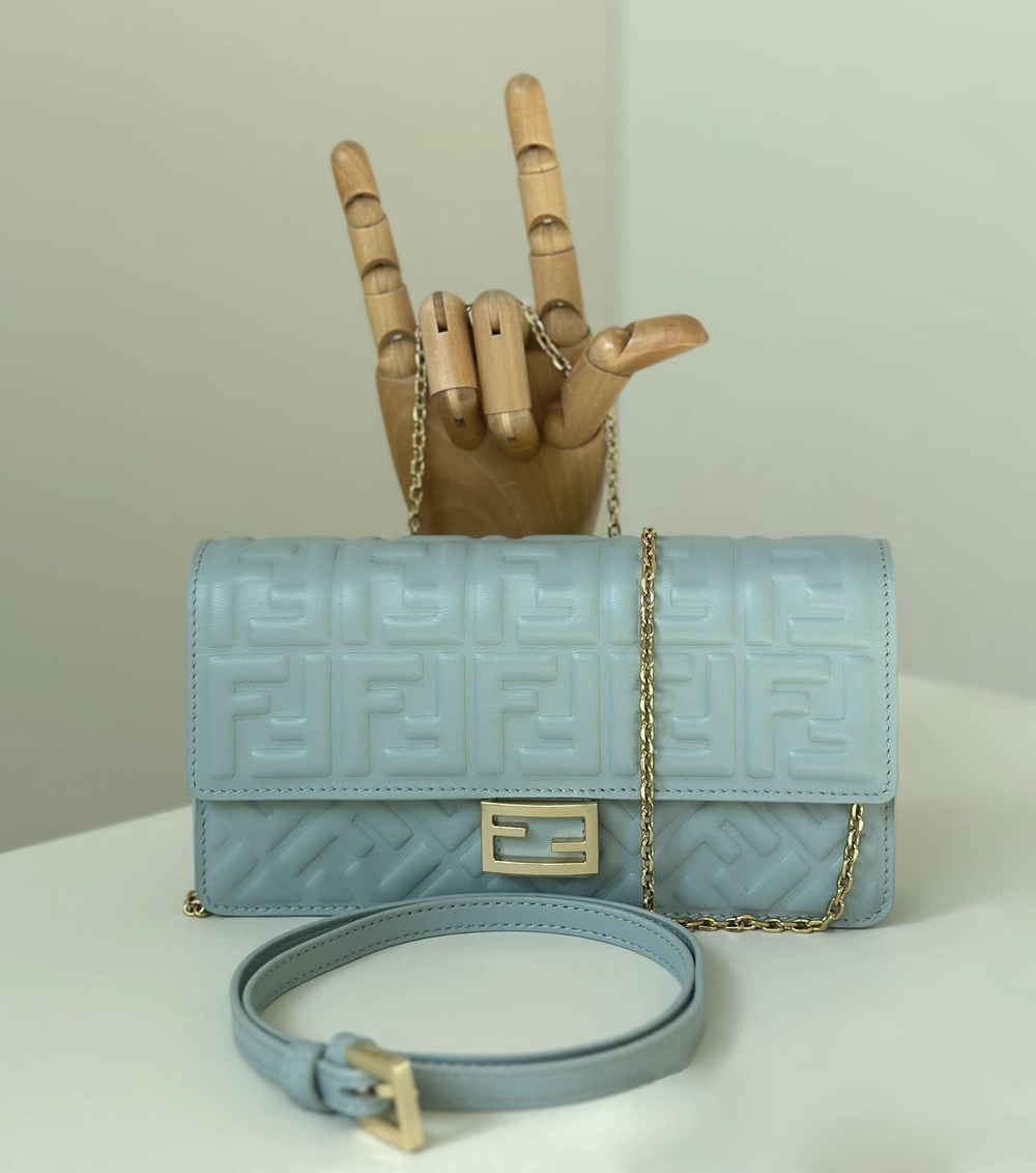 Fendi Wallet On Chain Baguette 21 cm