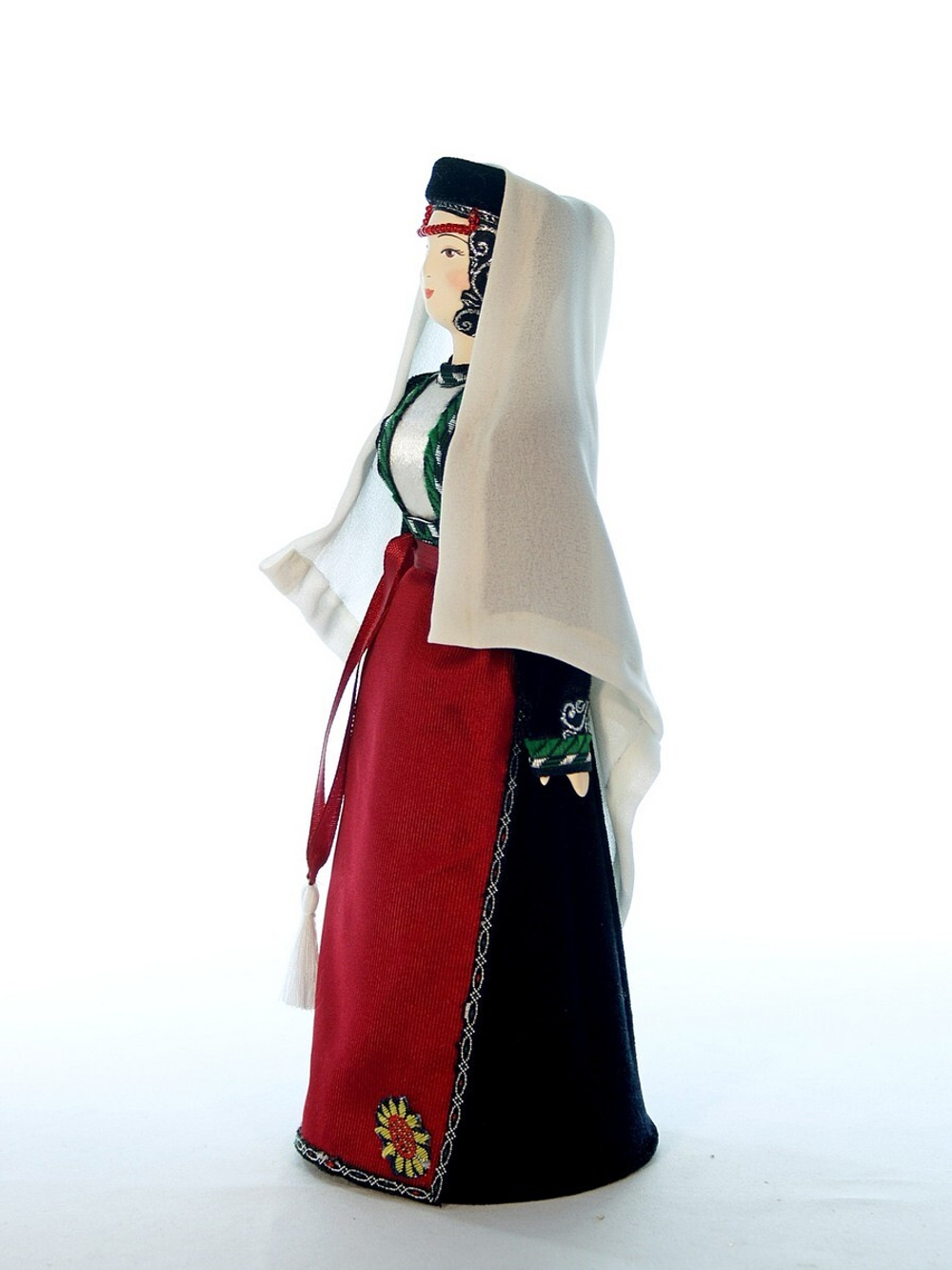Кукла коллекционная Армянка в женском традиционном костюме.
