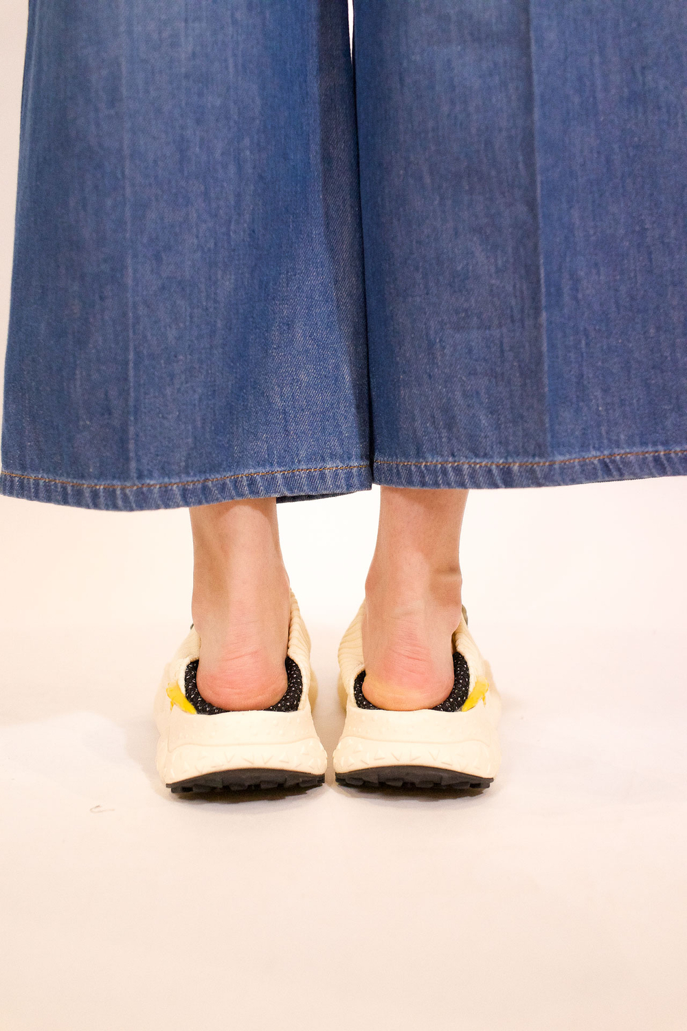 8EC6E77E-5F16-4192-A559-C2A21EA386CC