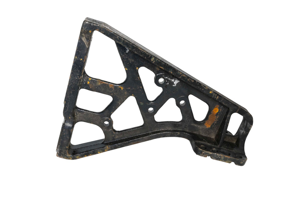 Кронштейн крепления переднего отбойника FAW J6 8х4 R 2802022-67S