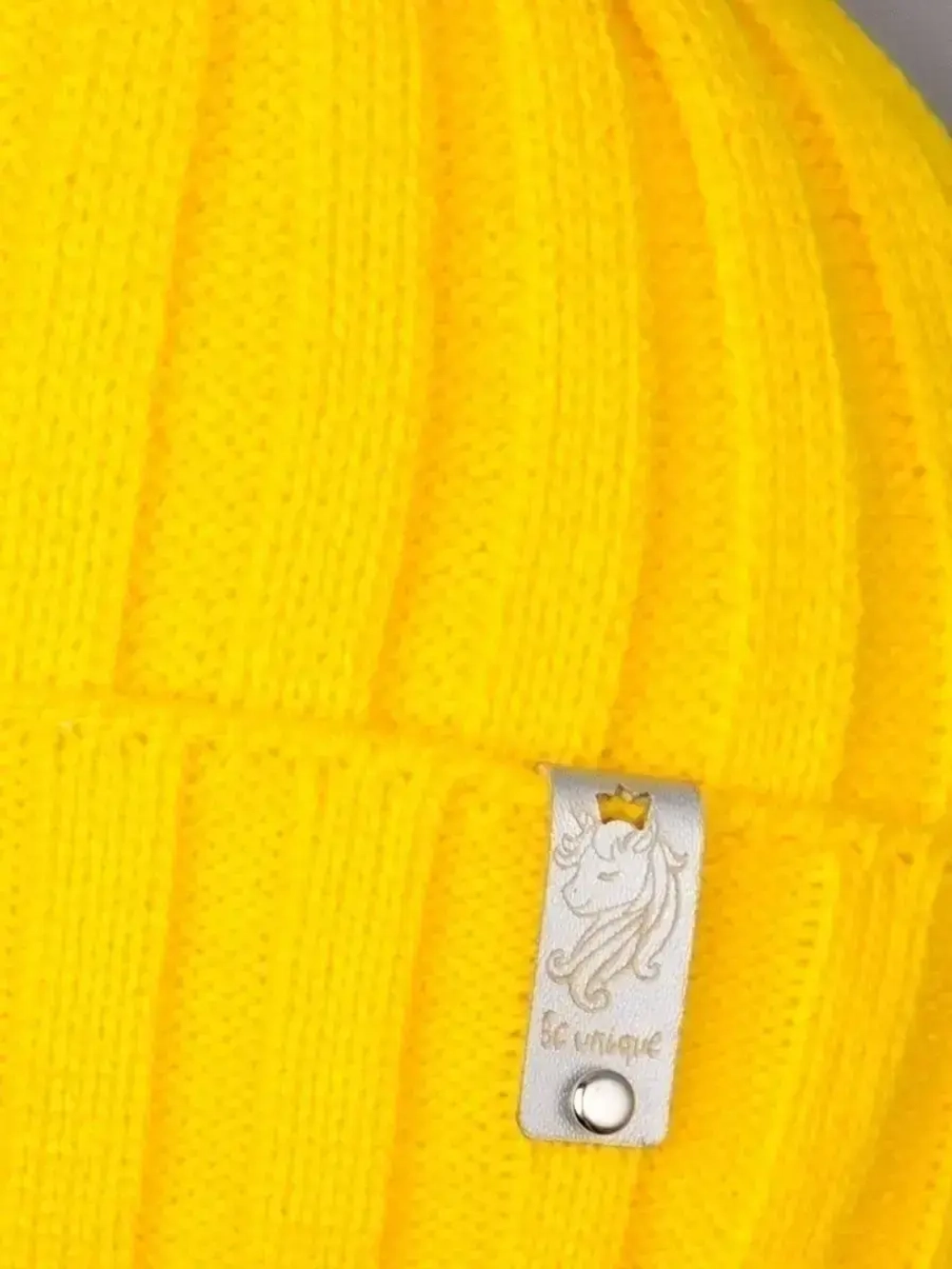 Шапка для девочки осенняя вязаная на завязках