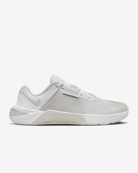 Кроссовки женские Nike Metcon 10 (Серо-Белые)