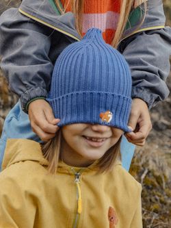 Шапка серо-синего цвета с вышивкой "Шпиц"