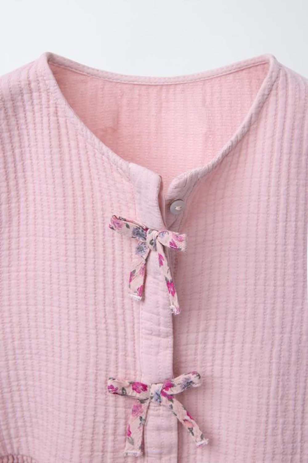 ZARA РУБАШКА ИЗ РЕЛЬЕФНОЙ ТКАНИ С БАНТАМИ, РОЗОВЫЙ