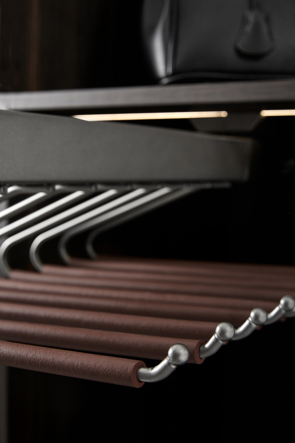 Вешалка для брюк с верхним креплением, 350x453x171 мм